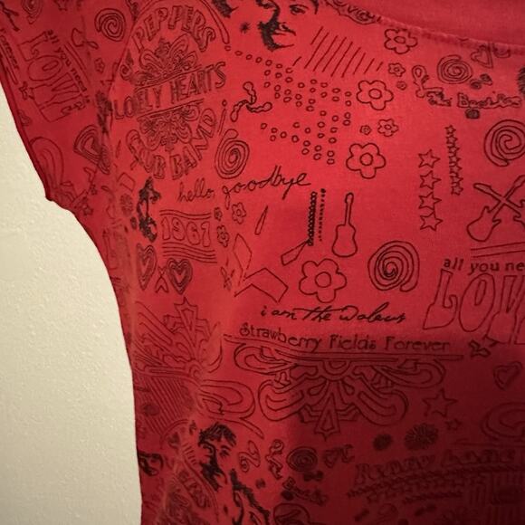 Ben Sherman x The Beatles Women’s Red Graphic Tee Size L Sgt Pepper 2004 NWT - Picture 3 of 7